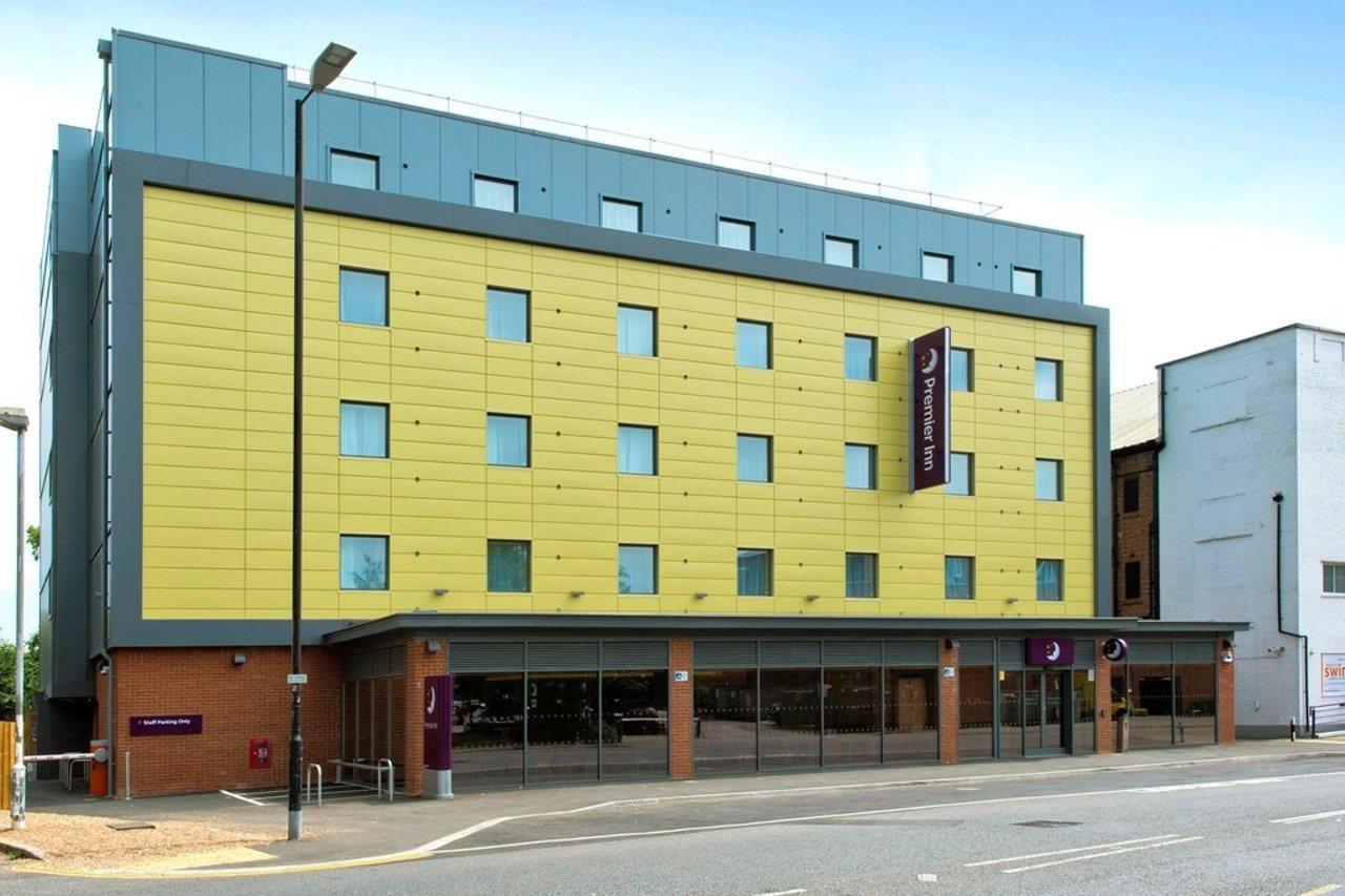 Premier Inn Newbury Town Centre Екстериор снимка